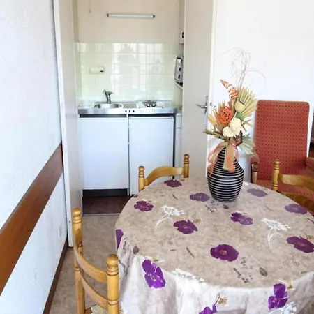Studio For 2 People アパート